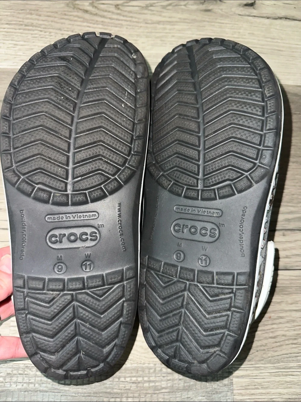 CROCS unisex holiday snowman black glitter winter  Clogs with White band W11 M9